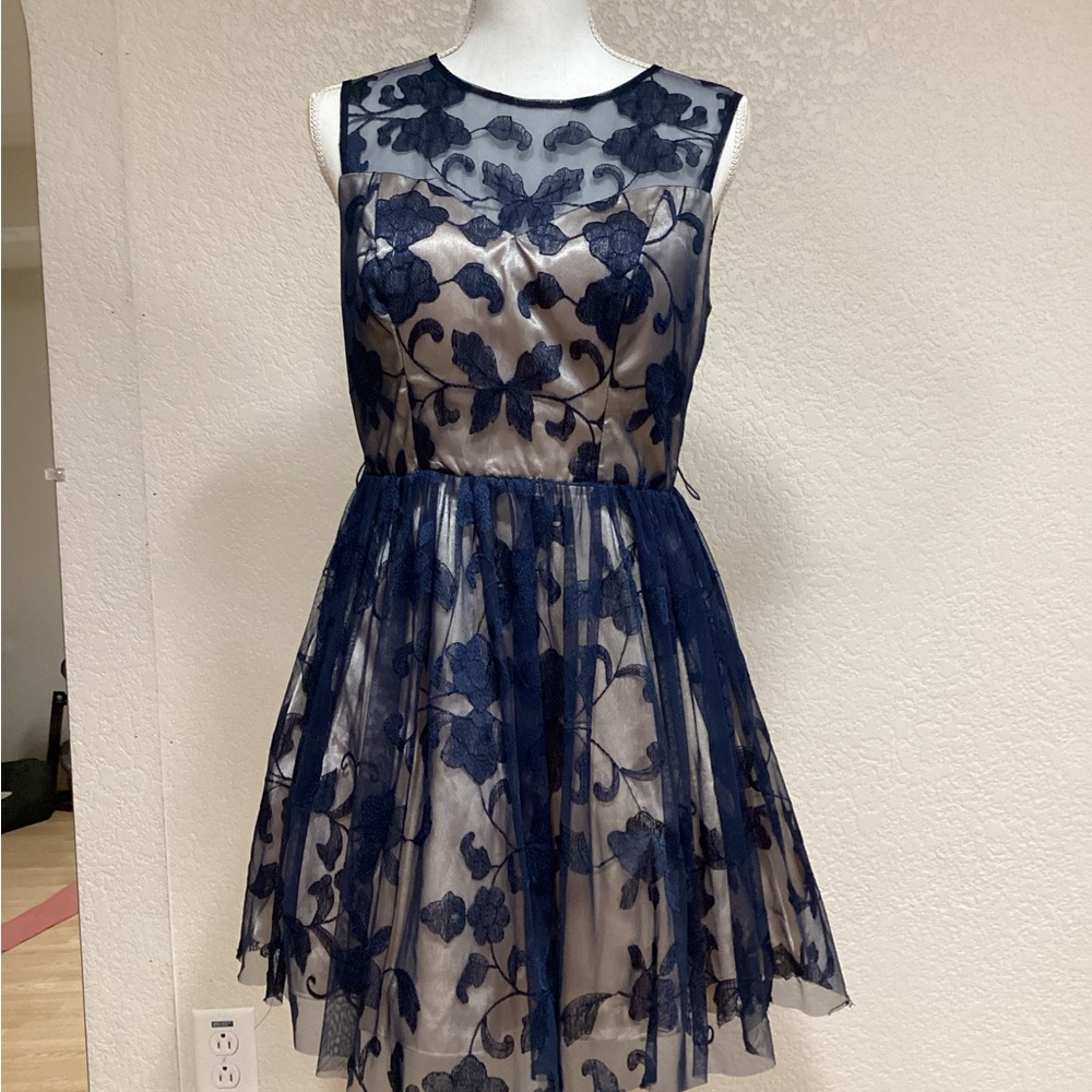 Juniors sleeveless dress